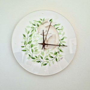 Horloge illustrée aquarelle lapin endormi floral