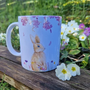 tasse illustrée avec lapin et fleurs de Printemps en aquarelle