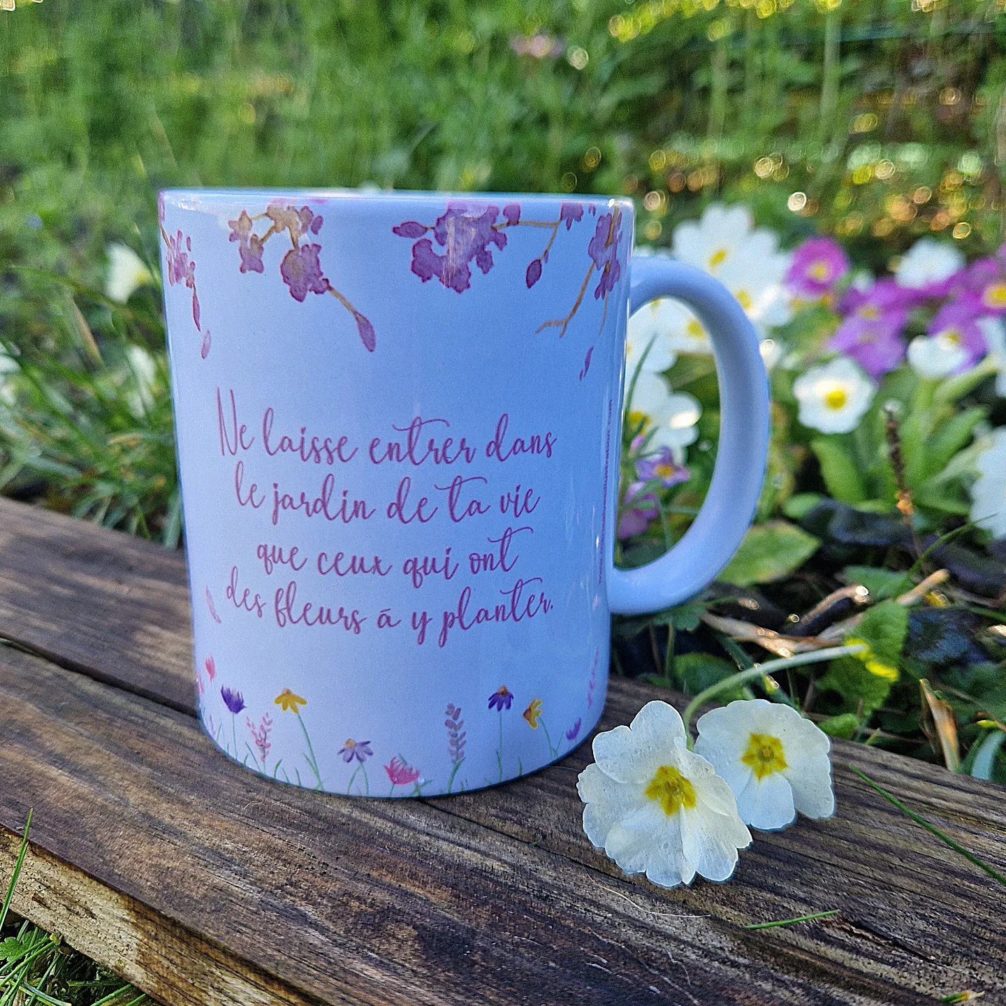 tasse illustrée avec citation positive jardin