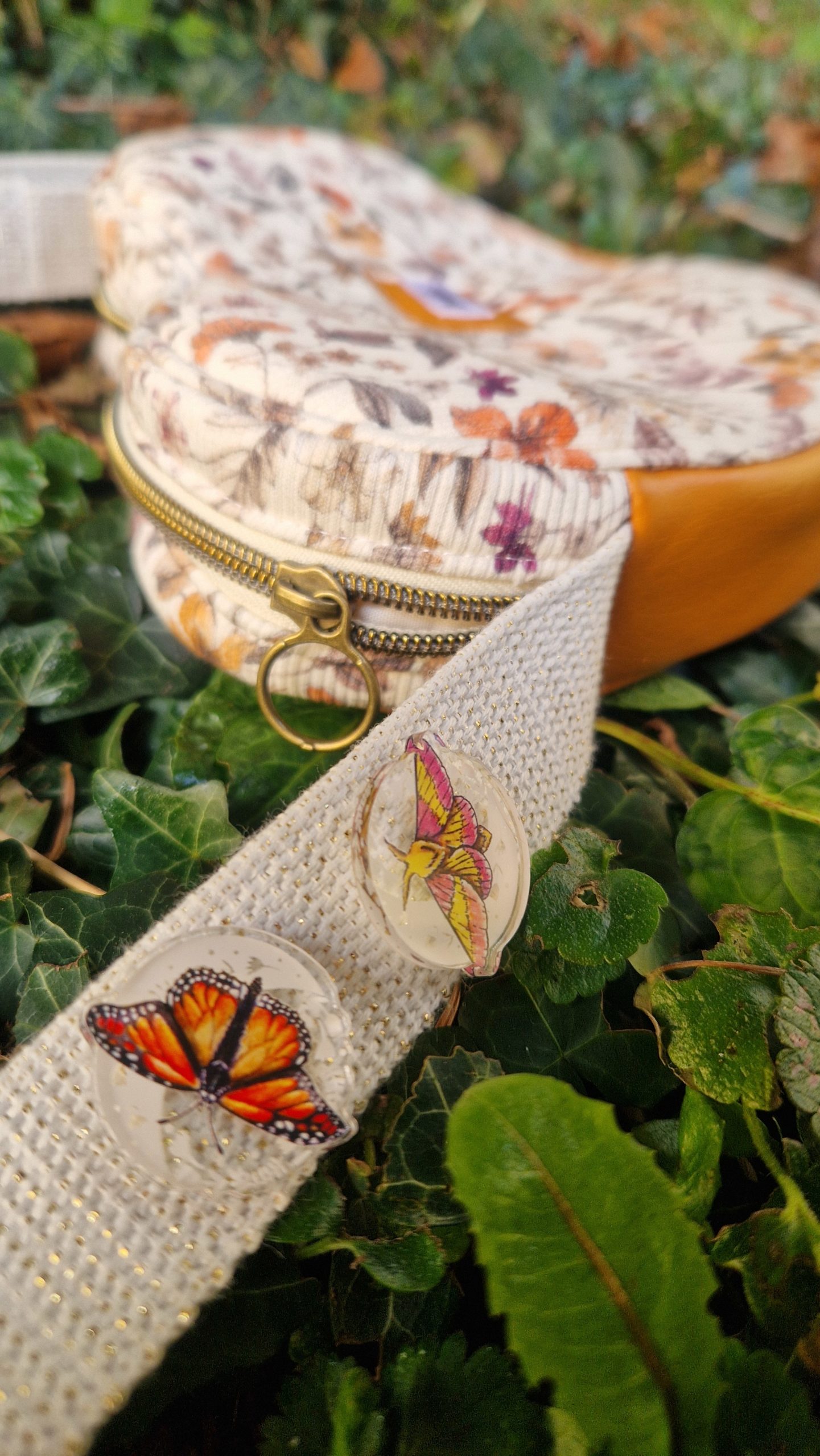 pin's acrylique papillons sur sacoche