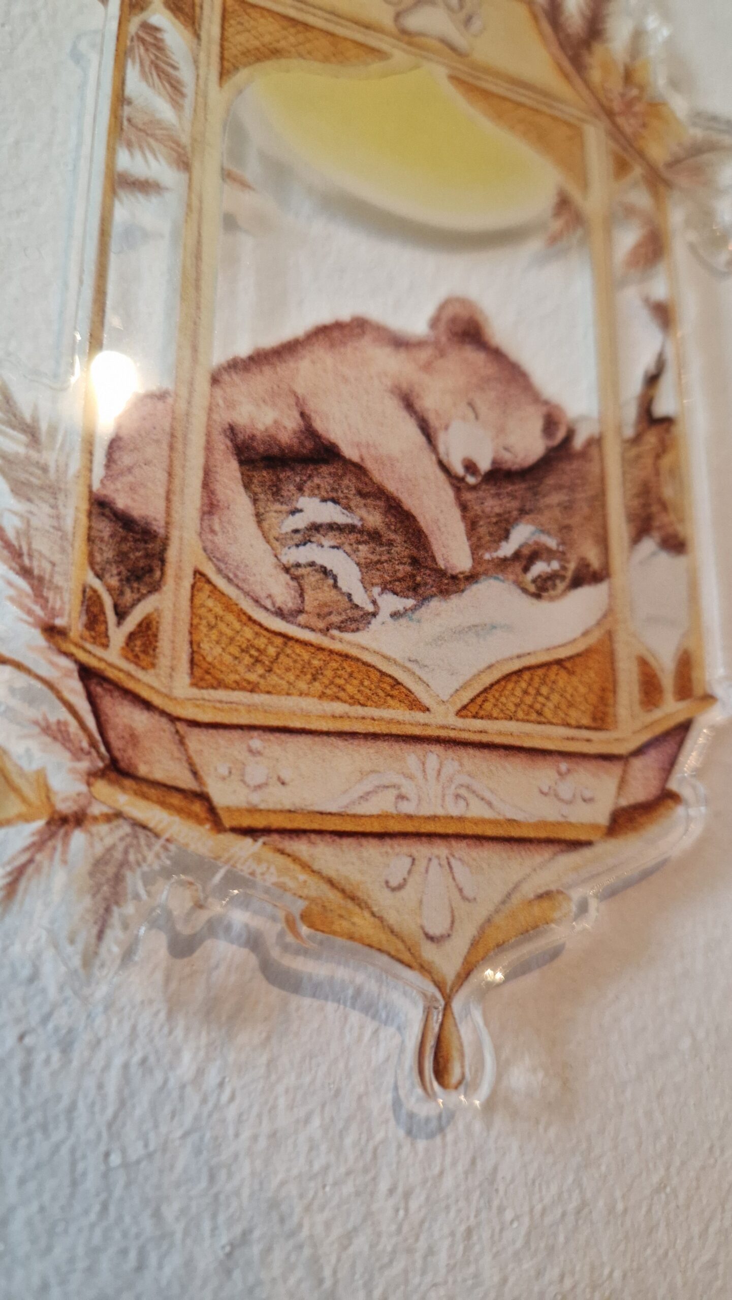 suspension lanterne ours illustrée à l'aquarelle dans les tons jaune et marron