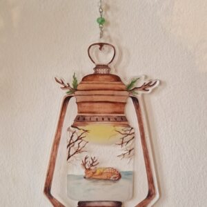 suspension lanterne cerf illustré à l'aquarelle dans les marrons sous la neige